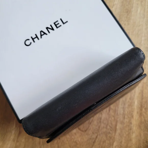 CHANEL Elegant Black Leather Logo Wallet Beautiful Pre-loved Condition Box Wrap - Picture 3 of 16